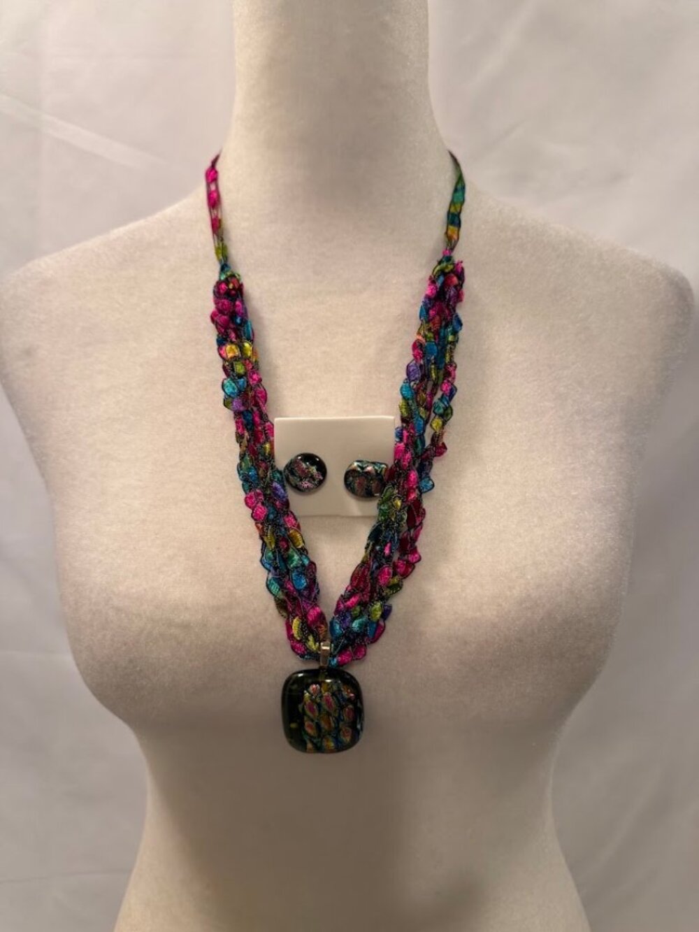 NWOT Colorful and Beautiful Necklace (25") and Earrings Set!